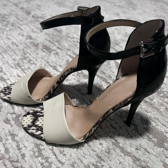 Marc Fisher Black/Beige Lizard Print Pumps Open Toe Size 5 - Picture 1 of 10